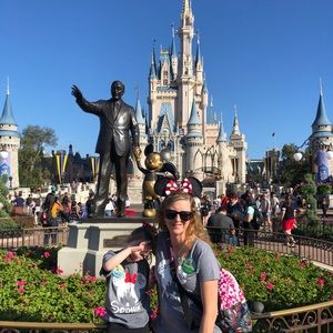 Meet your Posher, Lorie